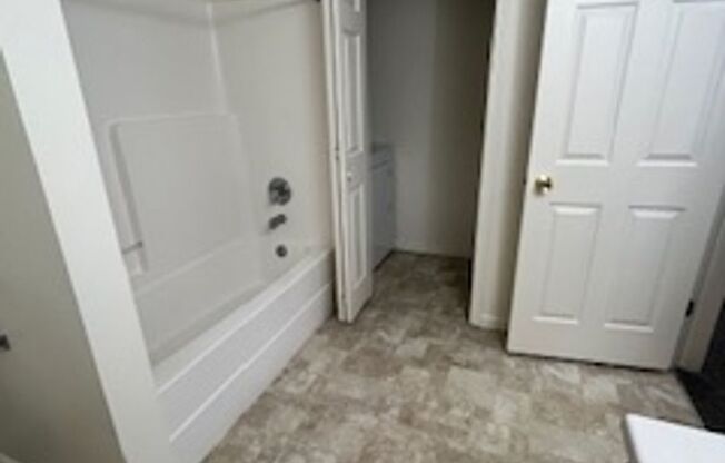 3 beds, 2 baths, 1,360 sqft, $1,489, Unit 34