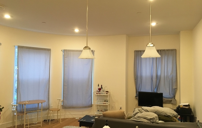 3 beds, 2 baths, 1,500 sqft, $6,500, Unit 1