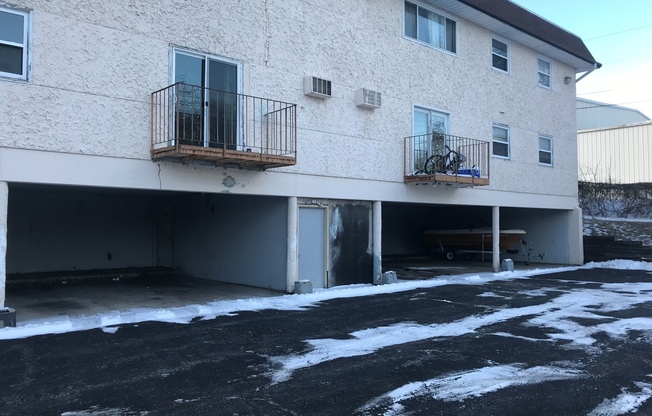 3 beds, 1 bath, $1,095, Unit 3