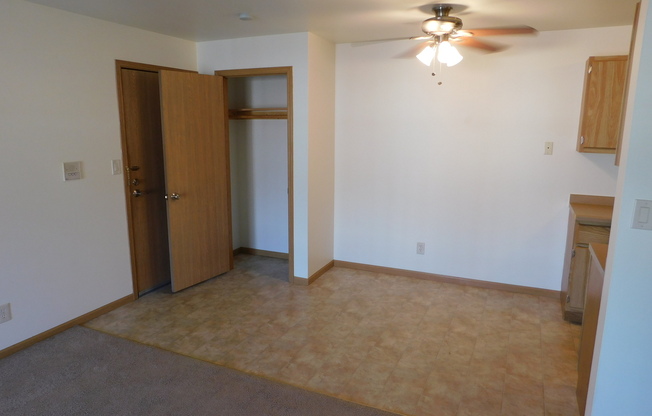 1 bed, 1 bath, $935, Unit 213-3