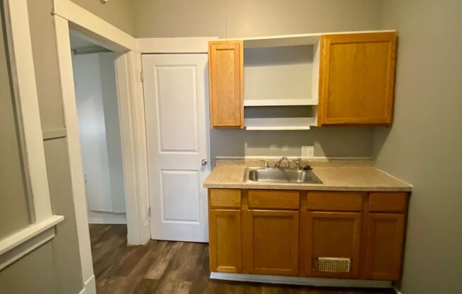 2 beds, 1 bath, $1,000