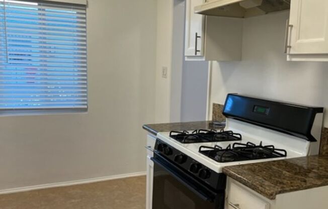 1 bed, 1 bath, $1,800, Unit 05