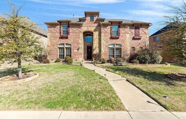 Fantastic opportunity to lease an executive home in desirable neighborhood.