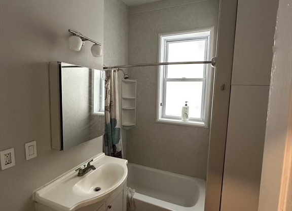 1 bed, 1 bath, 485 sqft, $2,600, Unit 155