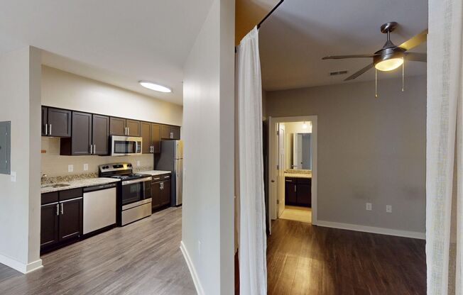 Studio Apartment in Melrose Heights- Close to Geodis Park!