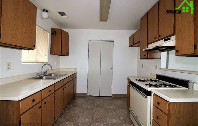 3 beds, 1 bath, $1,595