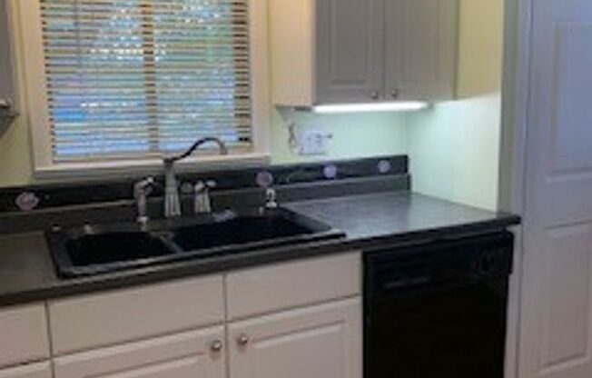 2 beds, 1 bath, $1,450