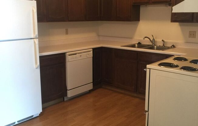 2 beds, 1 bath, $850, Unit 06