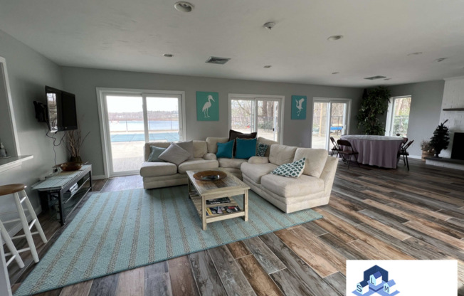 Massive lake front condo with tons of amenities!