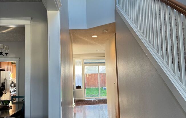 RARE! 5 Bedroom Rental Home pre-leasing for the end of February! Entertainers' Paradise - Pet Friendly