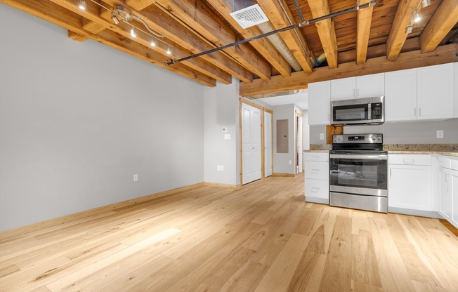 1 bed, 1 bath, 600 sqft, $2,725, Unit 124
