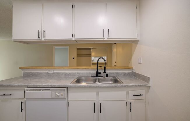 2 beds, 2 baths, 900 sqft, $2,098, Unit 102