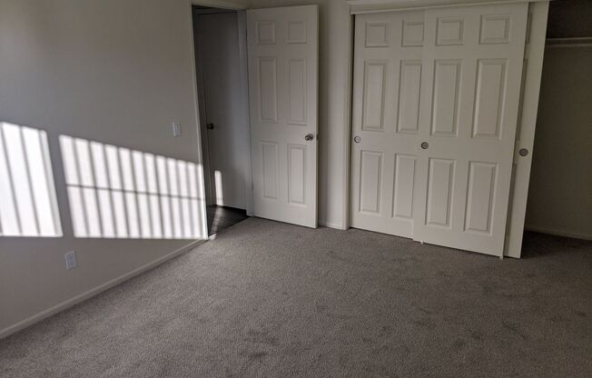 2 beds, 1 bath, 912 sqft, $2,243, Unit 127