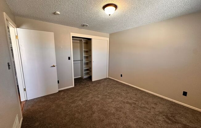 2 beds, 1 bath, 800 sqft, $1,695, Unit 509 7th St - Upper unit