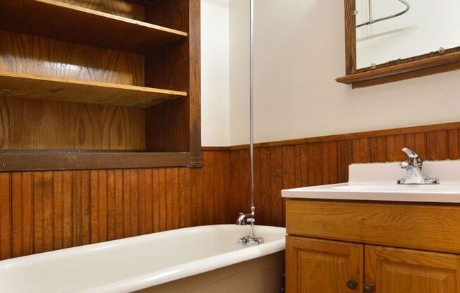 1 bed, 1 bath, 410 sqft, $880, Unit 22 - 27