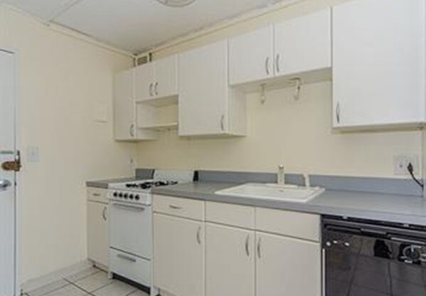 Studio, 1 bath, 500 sqft, $2,375, Unit 913