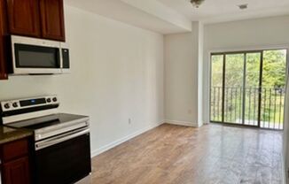 3 beds, 2 baths, $1,999, Unit 2nd Floor