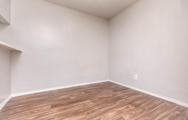 2 beds, 2 baths, 810 sqft, $1,230