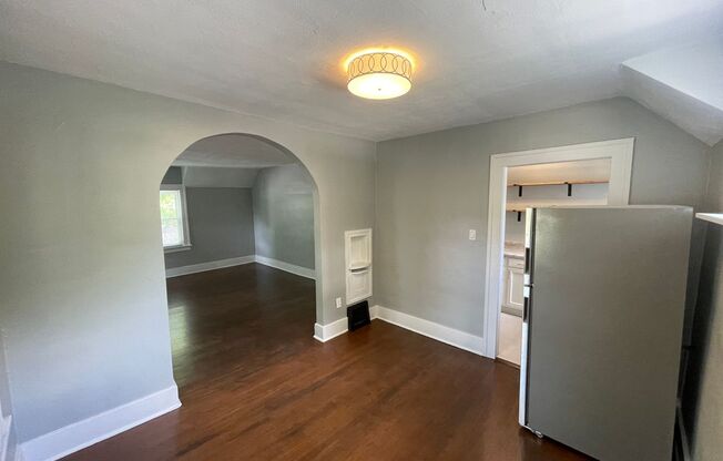 2 beds, 1 bath, $1,095, Unit 1702 1/2 Lake Ave