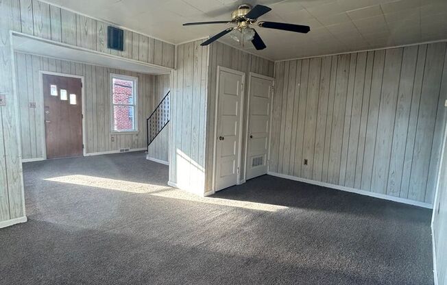 2 beds, 1 bath, $1,100