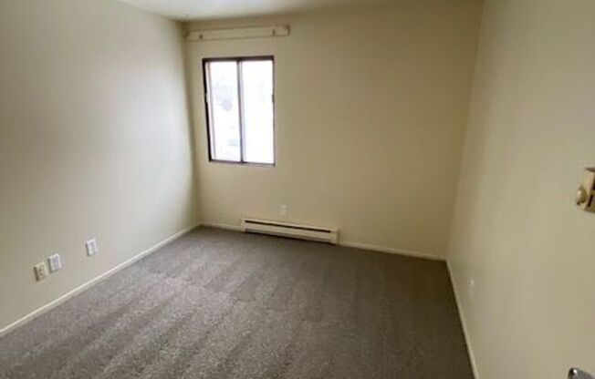 2 beds, 1 bath, 900 sqft, $950, Unit 9