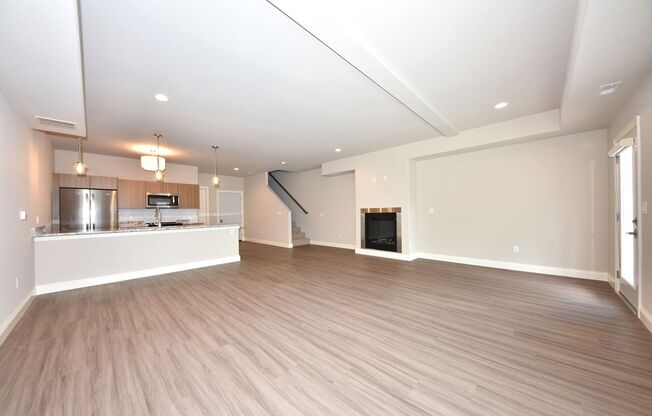 3 beds, 2.5 baths, 1,964 sqft, $3,200, Unit 6200-1