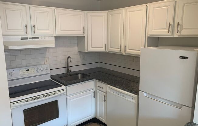 1 bed, 1 bath, $1,600, Unit Unit 5