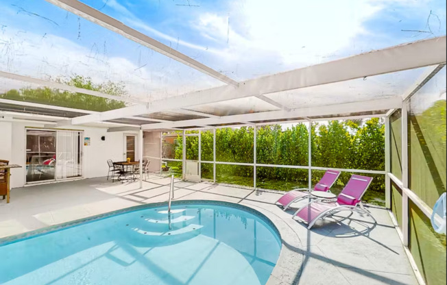 Great Property with Pool in Desirable Flamingo Estates!