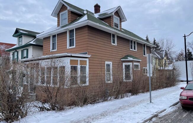 Duluth MN 4-Bedroom - 2-Bath - Single Family Home