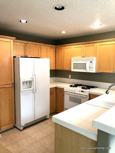 Beaverton 3 bd, 2.5ba. Kitchen w/white tile. LR w/gas fireplace. Fenced Yard