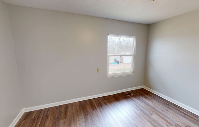 3 beds, 1 bath, 900 sqft, $1,200, Unit 333