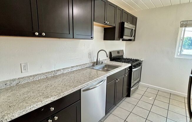 2 beds, 1 bath, $2,150, Unit 3260 Greely (unit 8)