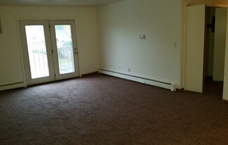 3 beds, 1 bath, $1,095, Unit 3