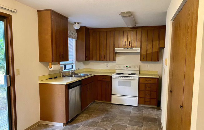 2 beds, 1.5 baths, $1,950, Unit Unit A