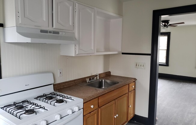 1 bed, 1 bath, 700 sqft, $1,350, Unit B