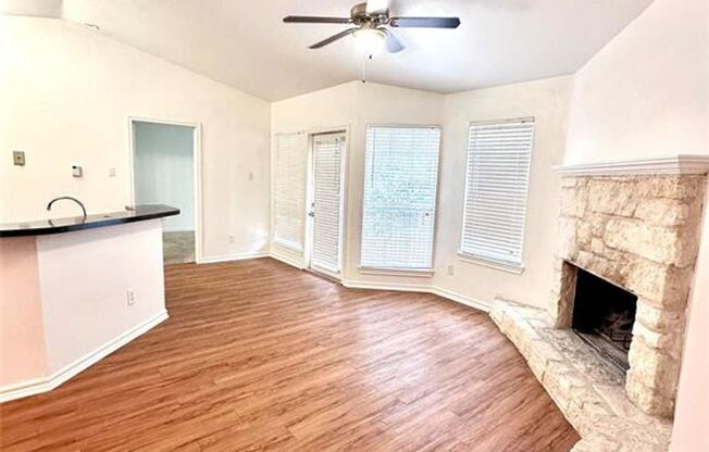 1 bed, 1 bath, $1,195, Unit Unit 424