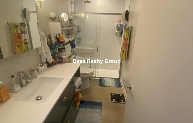 5021 N KENMORE