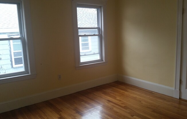 2 beds, 1 bath, 1,200 sqft, $2,500, Unit 2