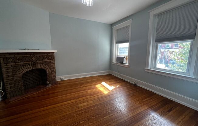 Charming 3 BR/2.5 BA Townhome in Columbia Heights!