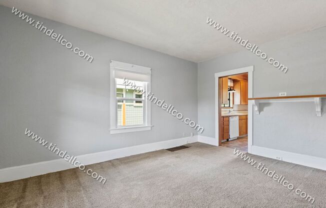Pet FRIENDLY 4 bedroom 2 bathroom home located blocks from University of Portland!