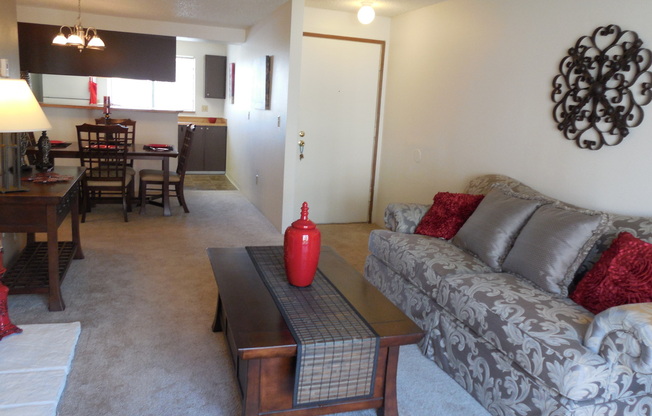 2 beds, 1 bath, 895 sqft, $1,719, Unit F104