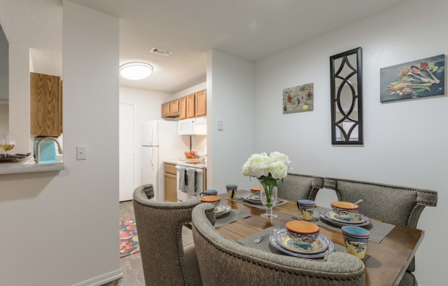 2 beds, 1 bath, 908 sqft, $1,250, Unit 300A