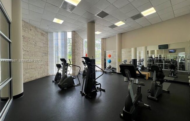 2 beds, 2 baths, 1,030 sqft, $4,000, Unit 5161 Collins Ave appt 1711