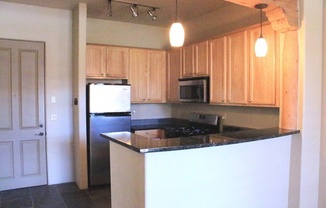 Alameda Compound - Luxury 1 bedroom w/new carpet overlooking pool. Available Now.