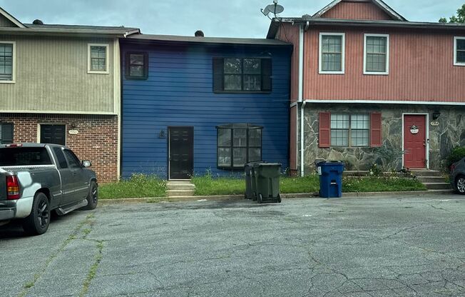 2 Bedroom 2.5 Bath Townhome in Austell!