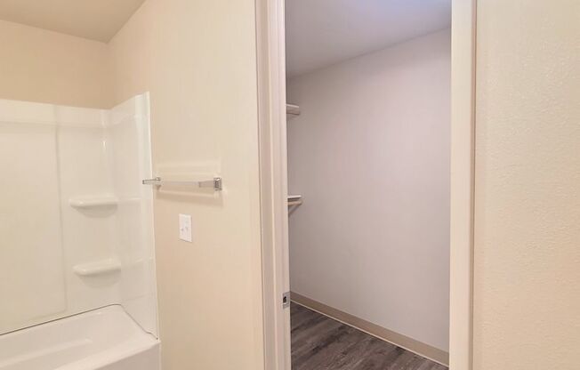 1 bed, 1 bath, $1,050, Unit 109