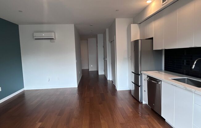 Studio, 1 bath, 660 sqft, $1,299, Unit 205