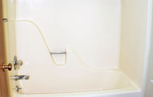 2 beds, 2 baths, 750 sqft, $1,195, Unit #05