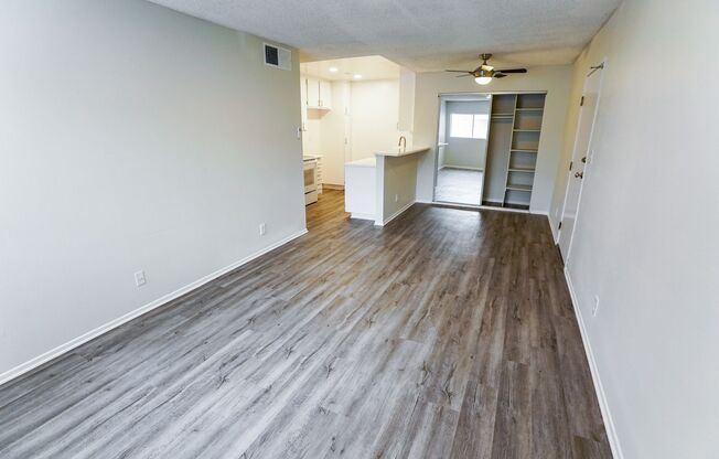 1 bed, 1 bath, 695 sqft, $1,698, Unit 215