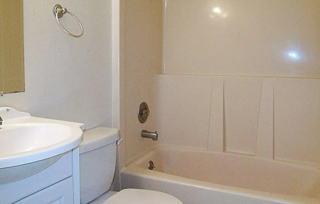 2 beds, 1.5 baths, $1,995, Unit 5